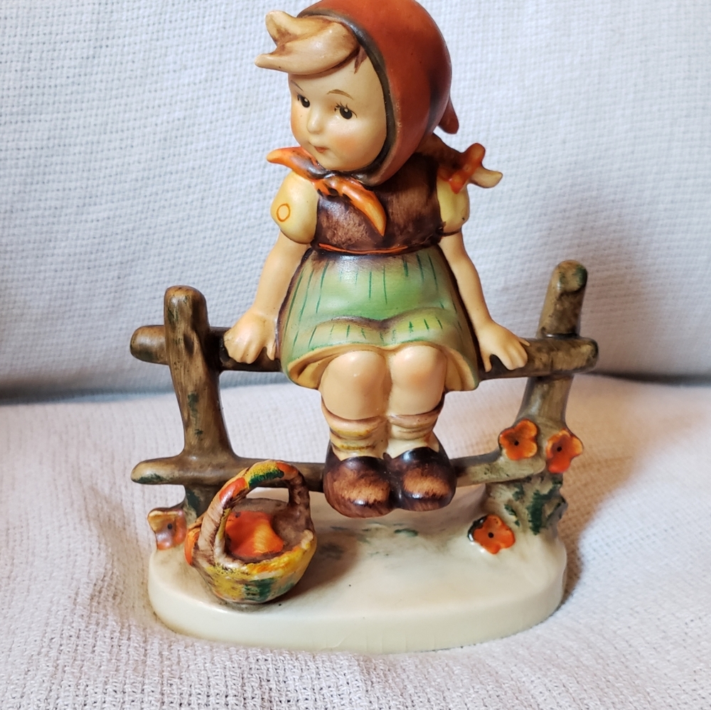 Goebel Hummel "just resting" figurine